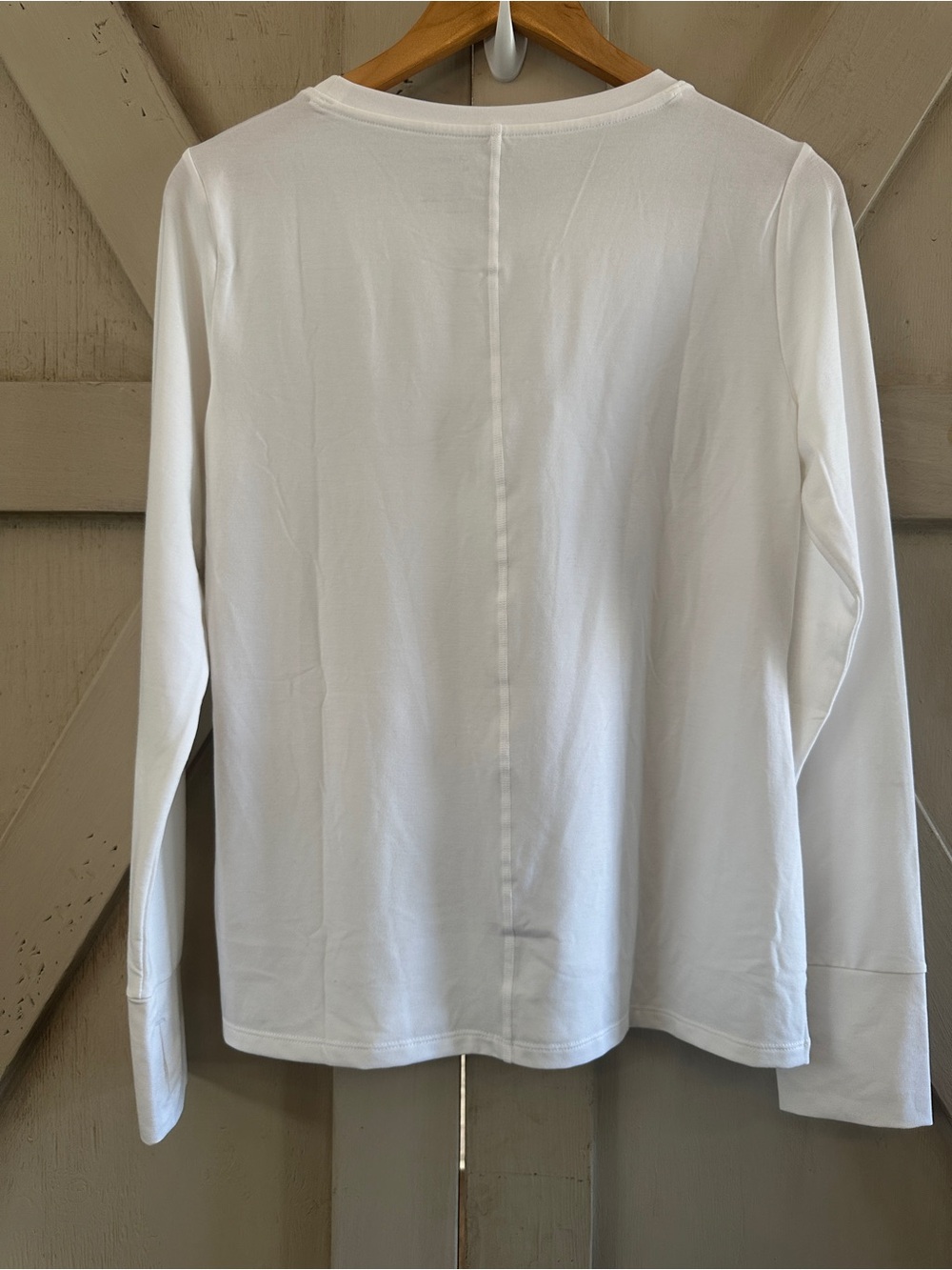 NWT GapFit White Long Sleeve Performance Top Moisture Wicking Women’s M - Picture 6 of 7